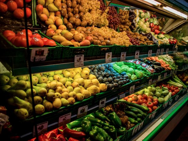 Selección de frutas y verduras de temporada en Frutería Persan La Palma II. Garantía de frescura y calidad en productos hortofrutícolas de proximidad.